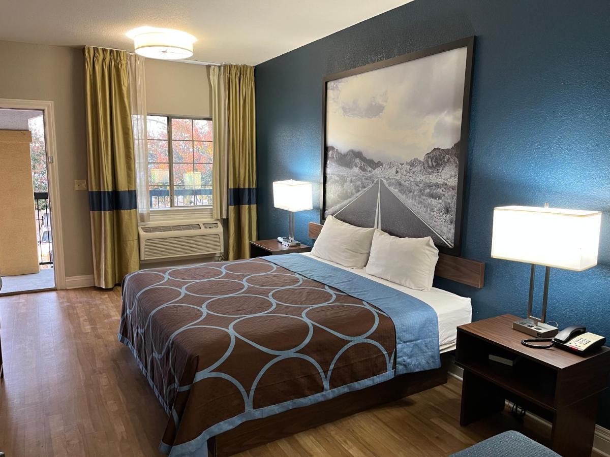 Super 8 By Wyndham San Antonio Near Fort Sam Houston Esterno foto
