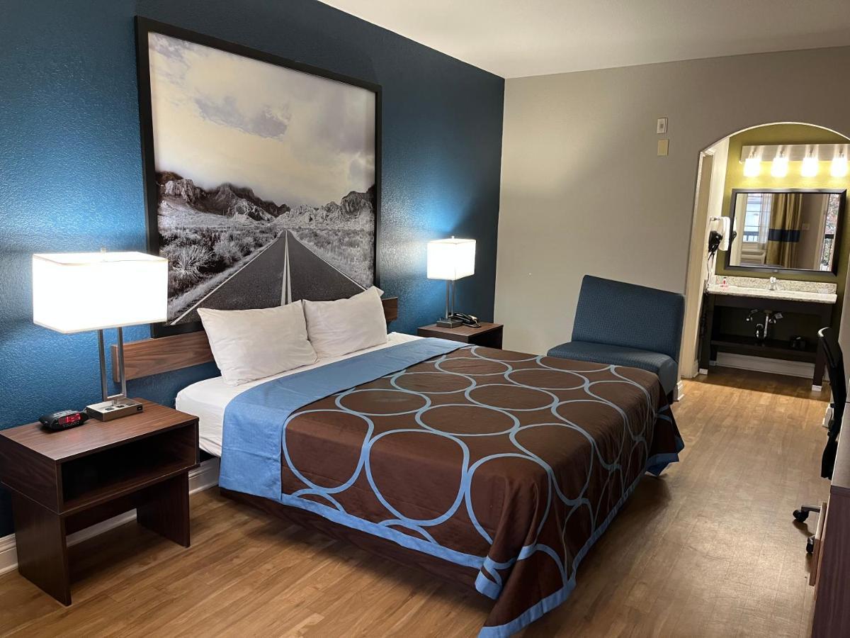 Super 8 By Wyndham San Antonio Near Fort Sam Houston Esterno foto
