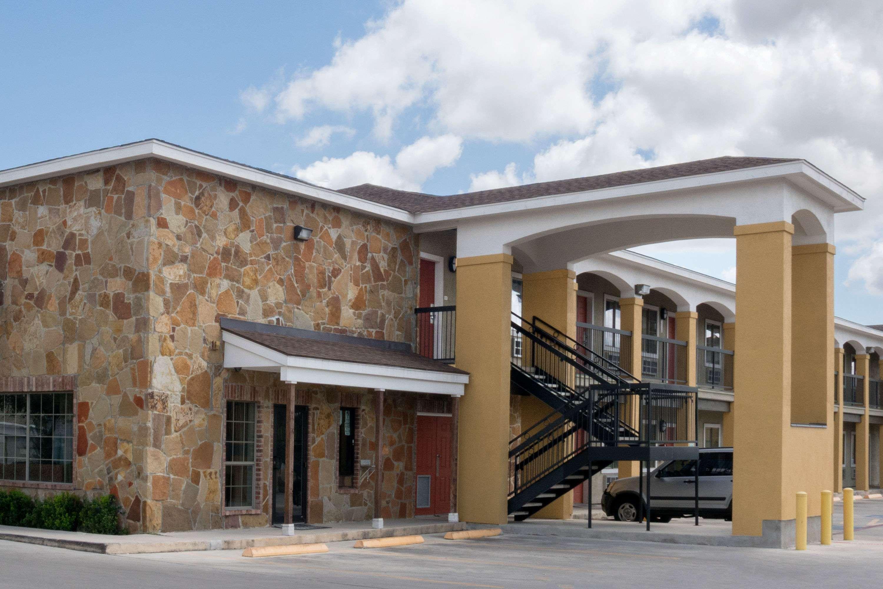 Super 8 By Wyndham San Antonio Near Fort Sam Houston Esterno foto