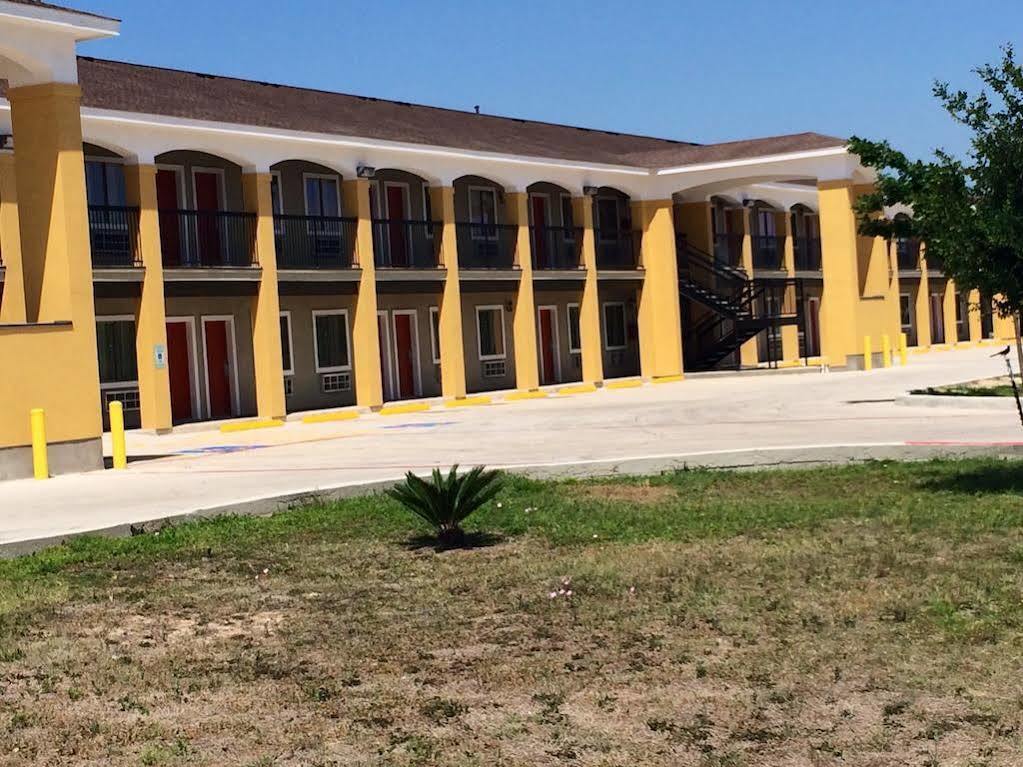 Super 8 By Wyndham San Antonio Near Fort Sam Houston Esterno foto