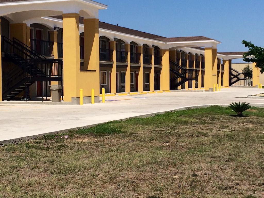 Super 8 By Wyndham San Antonio Near Fort Sam Houston Esterno foto